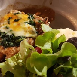 สเต็กพอร์คช็อพ ผักโขมอบชีส