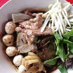ก๋วยเตี๋ยวหมูน้ำตกรสแซ่บ