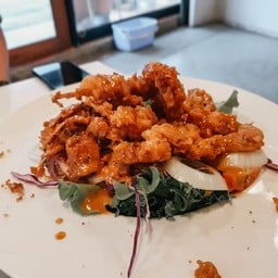 น้ำสลัดคือดีมากๆๆๆ สูตรของทางร้านเลย ปูนิ่มก็ทอดมากรอบ แต่กินเยอๆจะแอบเลี่ยนนิดน