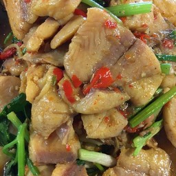 ปลาดอรี่ผัดฉ่า