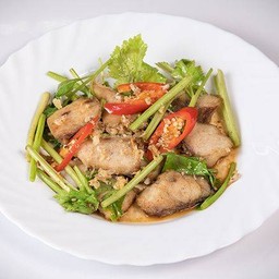 ปลากะพงผัดคึ่นช่าย