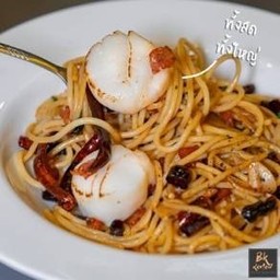 สปาเก็ตตี้พริกแห้งเบคอนหอยเชลล์ญี่ปุ่น