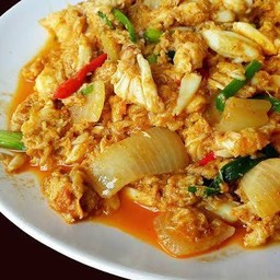 เนื้อปูก้อนผัดผงกะหรี่