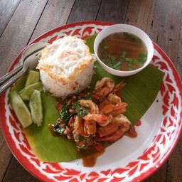 กะเพรากุ้งไข่ดาว