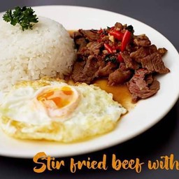 ข้าวกะเพราเนื้อพรีเมียมเซอร์ลอยน์+ไข่ดาว