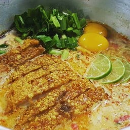 มาม่าโอ้โหหน้าหมูกรอบ