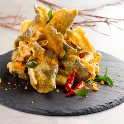 หนังปลาทอดไข่เค็ม