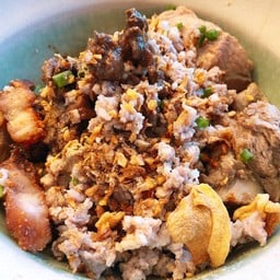 ข้าวต้มแห้งรวมมิตรหมู