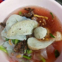 ก๋วยเตี๋ยวลูกชิ้นปลานายใบ้ โชคชัย 4 ซอย 2