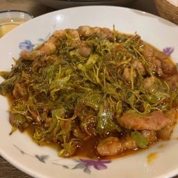 ผัดพริกแกงหมูใบมะขามอ่อน