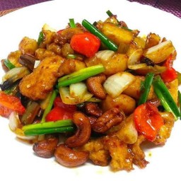 ไก่ผัดเม็ดมะม่วง