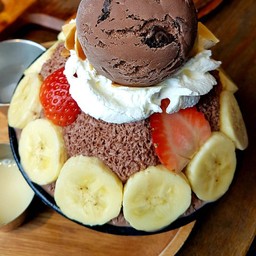 บิงซูช็อคโกมังกีสตรอเบอรี่ +ไอศครีมช็อคฟัตจ์ชังขิพ Chocolate Bingsu+Ice-cream