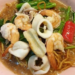 บะหมี่กรอบราดหน้าทะเล (ร้าน DD ราดหน้าสุกี้สยามอินเตอร์)