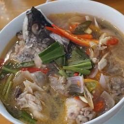 ต้มยำหัวปลากระพงน้ำใส