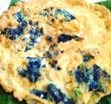 ไข่เจียวกุ้งสับดอกอัญชัน