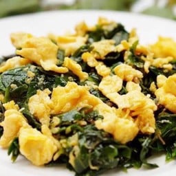 ใบเหรียงผัดไข่