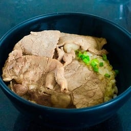 ข้าวผัดกระเทียมเนื้อย่างออสเตรลียจิ้มแจ่ว