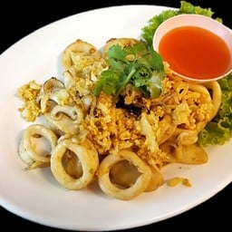 หมึกทอดกระเทียมพริกไทย