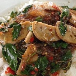 ักะเพราหมูยอราดข้าว