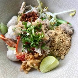 ก๋วยเตี๋ยวหมูต้มยำสุโขทัยน้องธี