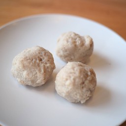 ลูกชิ้นหมูชีส