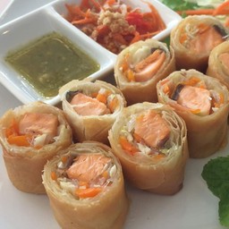 ปอเปี๊ยะทอดแซลม่อน