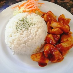 ข้าวสเต็กไก่ซอสบาร์บีคิว