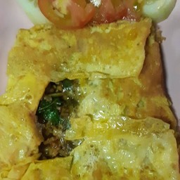 ไข่ยัดไส้กะเพรากุ้ง(กับ)