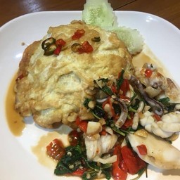 ข้าวกระเพราปลาหมึก