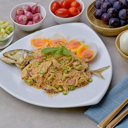 ยำขนมจีนไข่ยางมะตูม