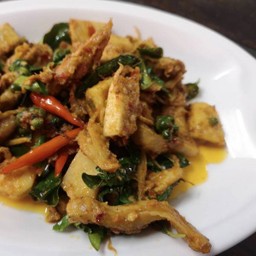 ผัดเผ็ดไก่บ้าน