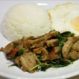 ข้าวราดผัดกะเพราพริกแห้งสูตรโบราณ