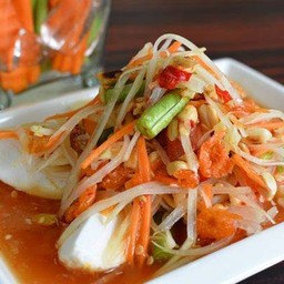 ส้มตำไทยไข่เค็ม