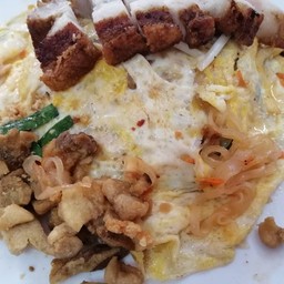 ผัดไทยห่อไข่หมูกรอบ