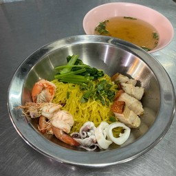 บะหมี่ใส่รวมมิตรทุกอย่าง
