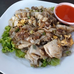 ก๋วยเตี๋ยวคั่วไก่(ไม่มีปลาหมึกกรอบ)