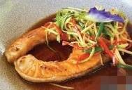 ข้าวปลาแซลมอนราดซีอิ๊วและน้ำซุป