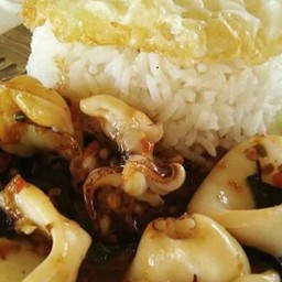 กะเพราปลาหมึก