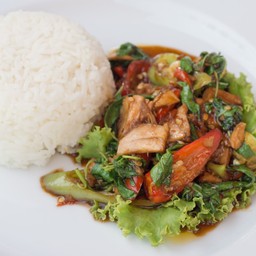 กระเพราทูน่า ราดข้าว