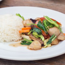 ผัดผักรวมมิตร(ราดข้าว)