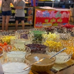 ข้าวหมูย่างหมูทอดเบิ้มๆ ตลาดโอโซนวันดอนเมือง