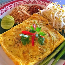 ผัดไทห่อไข่