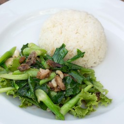 คะน้าปลาเค็ม(ราดข้าว)