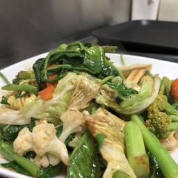 ผัดผักรวมมิตร(กับข้าว)