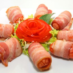 ไส้กรอกพันเบคอน