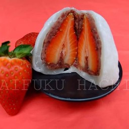 Daifuku size m ไส้ถั่วแดงสตอเบอรี่ (หนึ่งกล่องมี 2 ลูก)