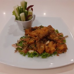 ลาบปลากะพงทอด