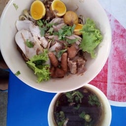ก๊วยเตี๋ยวไก่พะโล้นำ้หนึ่ง