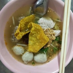 ก๋วยเตี๋ยวเนื้อวงเวียน