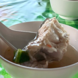 เนื้อปลาเด้งและสด เข้ากันดี๊ดีกับน้ำซุปต้มยำ สไตล์บ้านๆ